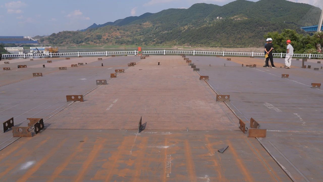 國企動態(tài)  驗收完成，首批青城大橋主橋鋼箱梁構(gòu)件將于9月7日陸續(xù)運抵現(xiàn)場！5.jpg